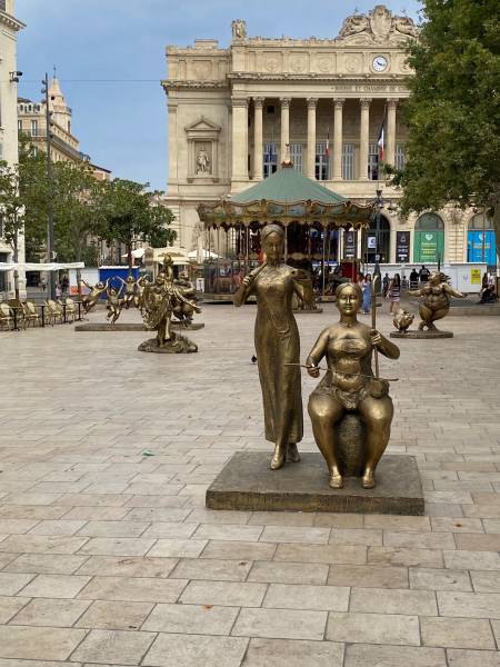 TRANSPORTS DE STATUES POUR UNE EXPOSITION CHINOISE A MARSEILLE